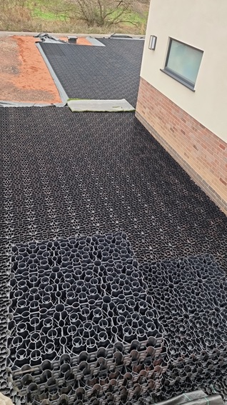 X-Grid are easy to install as they easily interlock together.