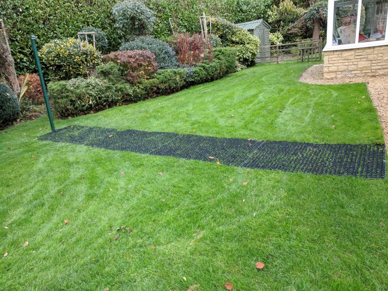 The anti-slip benefits of the mats makes it perfect for under washing lines