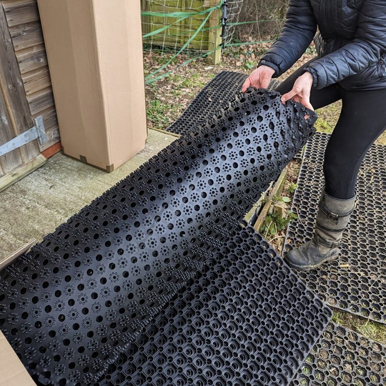 1 - Unboxing Rubber Grass Mats